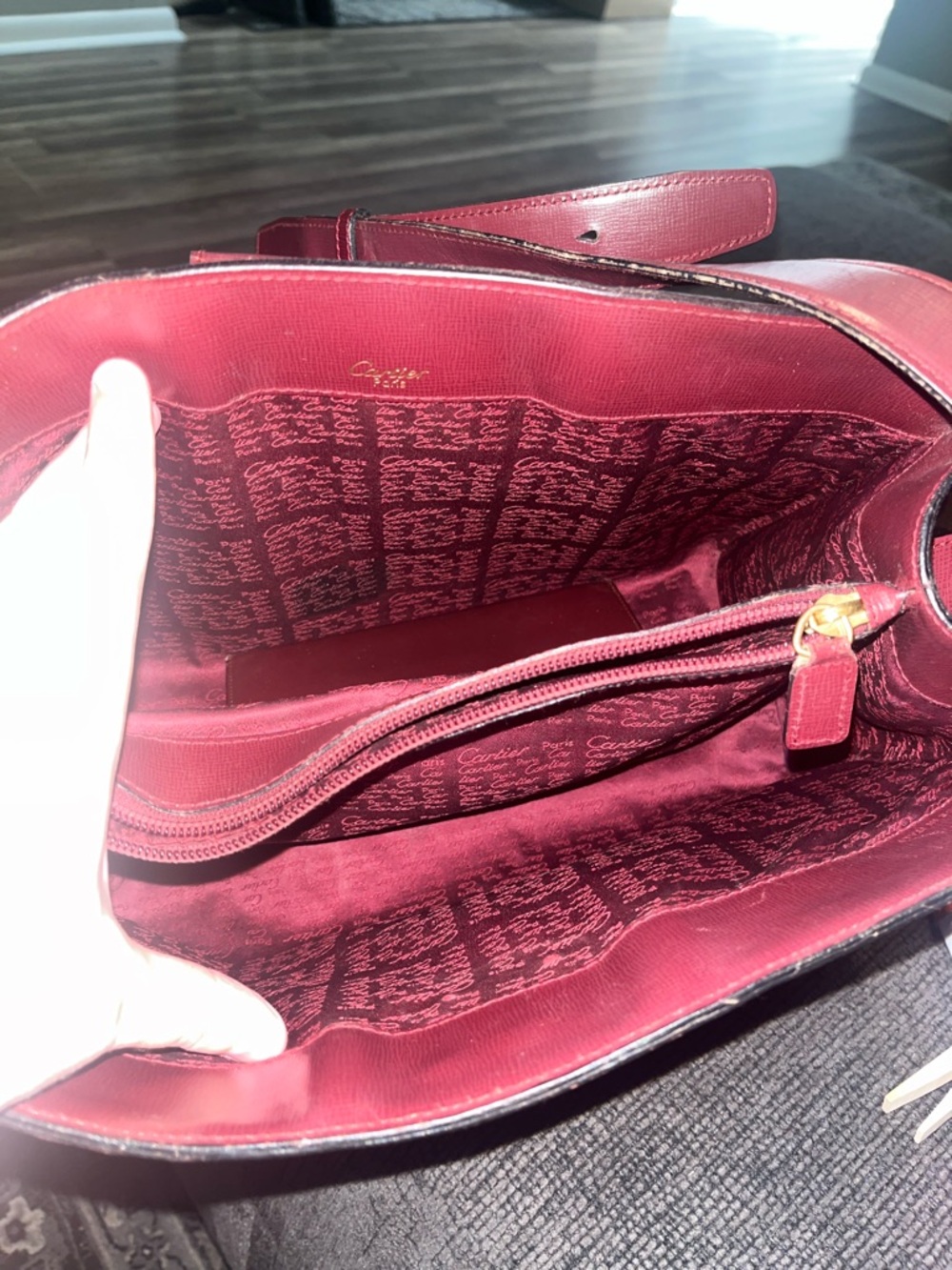 Cartier Classic Burgundy Red Leather Crossbody bag - Picture 6 of 7